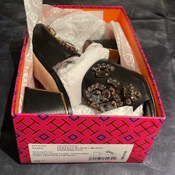 Tory Burch Martine 55mm Slide
Color: Perfect Black / Black Diamond- Like New! - Picture 3 of 13